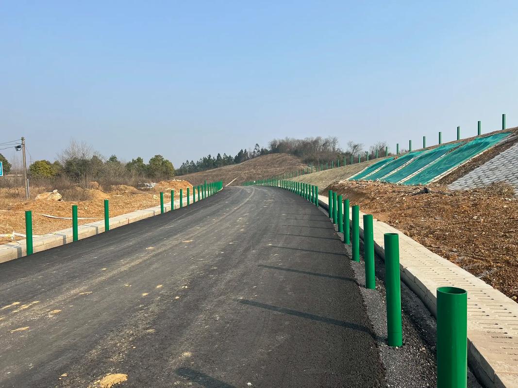 施工現(xiàn)場.嚴把質(zhì)量關,服務好客戶#交通設施廠家 #道路工程